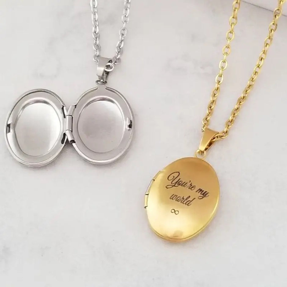 Silver Oval Vintage Flower Locket